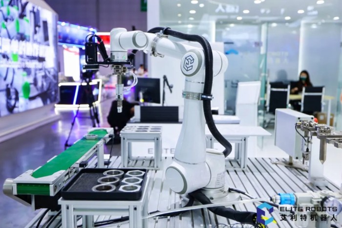 艾利特機器人基礎(chǔ)教育工作站